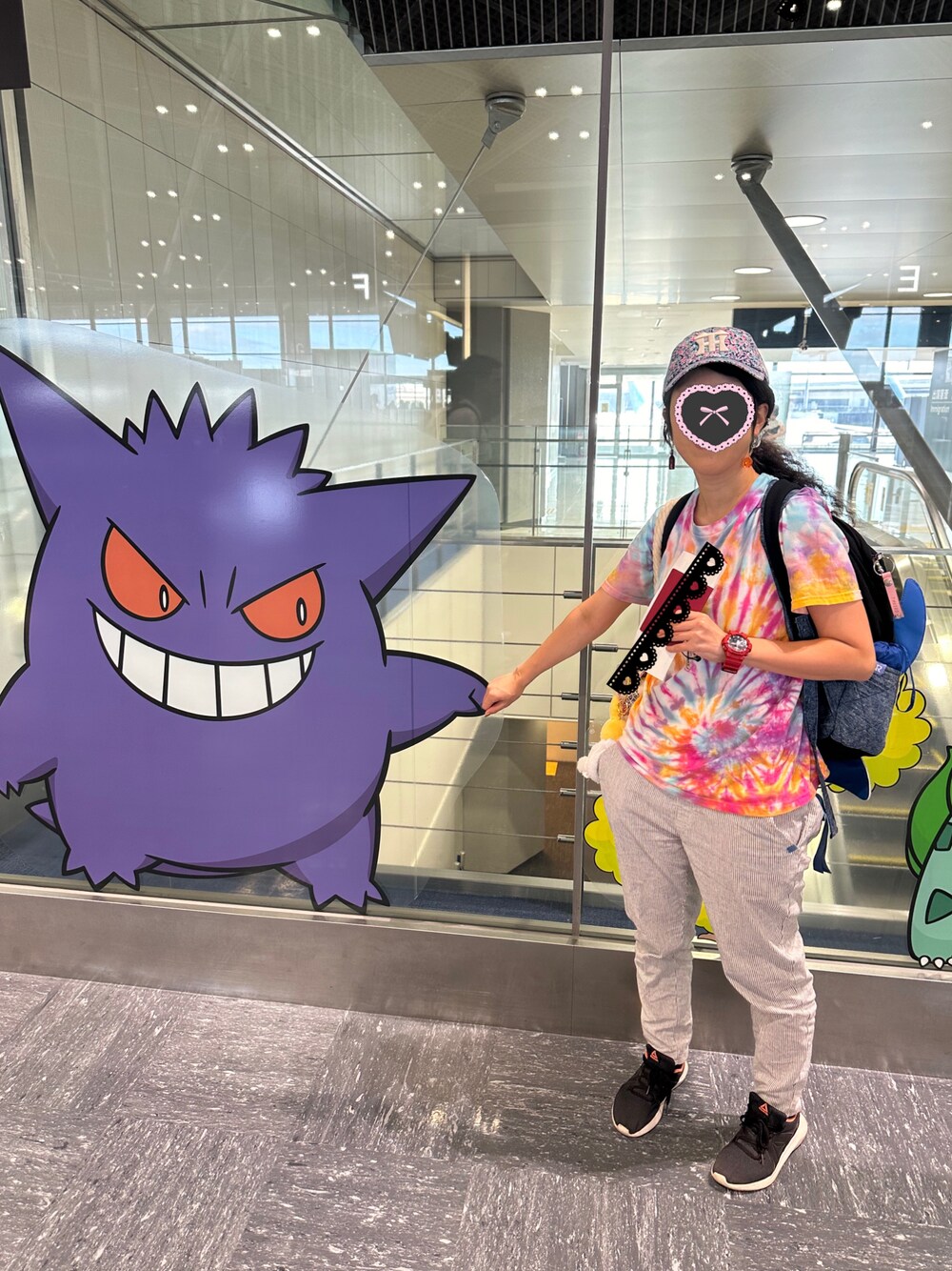 「9月っ、4日っ、水曜日のたつきてぃーどうでしょう、夏たつきてぃー、キャップ、Tシャツ、タイダイ柄、スニーカー、リュック、あなたの街にたつきてぃーが行く、夏休みのたつきてぃー」｜「阪神タイガースのアイテム（キャップ、ブルー系）」を使った、🐸🐸たつきてぃー🧸さん（レディース・163cm）の秋コーディネートの1枚目の写真