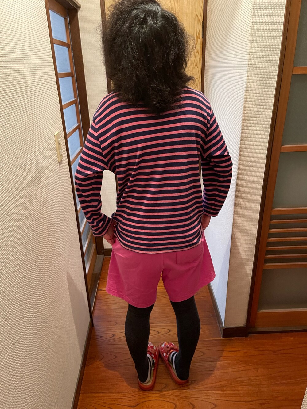 「シンプルコーデ、ラッキーカラーはピンク、事務の人の休日、日曜日のたつきてぃー、11月っっ、６日っ」｜「GAPのアイテム（パンツ、ピンク系）」を使った、🐸🐸たつきてぃー🧸さん（レディース・162cm）の秋コーディネートの1枚目の写真