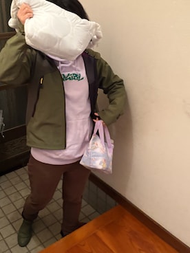 「DISCOAT（ディスコート）のボンディングメッセンジャーバッグ（メッセンジャーバッグ、ホワイト系）」を使った、🐸🐸たつきてぃー🧸さん（レディース・163cm）の春コーディネート