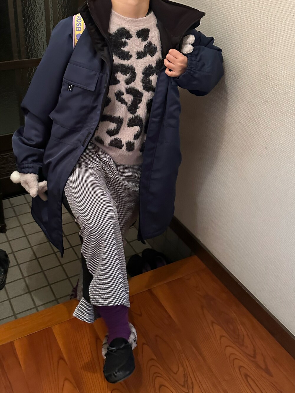 「チャリ通勤、ファッションを楽しもう、ラッキーカラーはムラサキ、事務の人、木曜日のたつきてぃー、11月っっ、16日っ、ニット」｜「防寒着のアイテム（その他アウター、ブルー系）」を使った、🐸🐸たつきてぃー🧸さん（レディース・163cm）の秋コーディネートの1枚目の写真