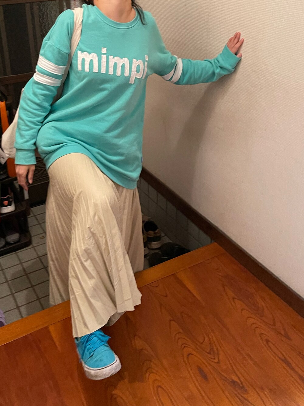 「ラッキーカラーはエメラルドグリーン、秋ルック紹介するよ、事務の人、木曜日のたつきてぃー、あたらしいやーつ、10月っっ、13日っ、ベージュ」｜「ROTE ROSAのアイテム（スウェット、グリーン系）」を使った、🐸🐸たつきてぃー🧸さん（レディース・162cm）の秋コーディネートの1枚目の写真