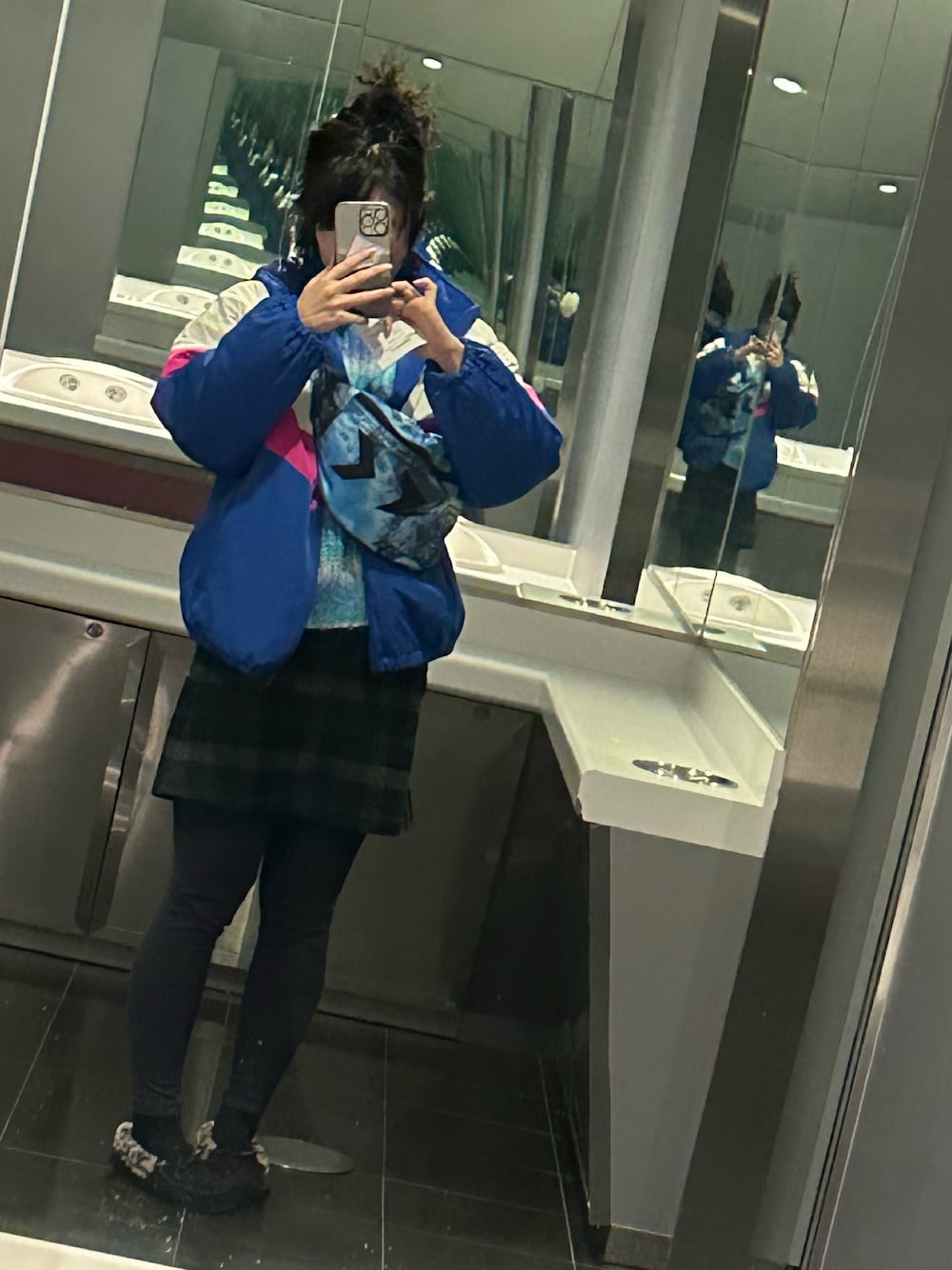 「ラッキーカラーはスカイブルー、事務の人の休日、れんきゅー、土曜日のたつきてぃー、ニット、2月っ、24日っ、冬アウター、冬たつきてぃー」｜「Honeysの中綿配色ブルゾン（ブルゾン、ブルー系）」を使った、🐸🐸たつきてぃー🧸さん（レディース・162cm）の冬コーディネートの1枚目の写真