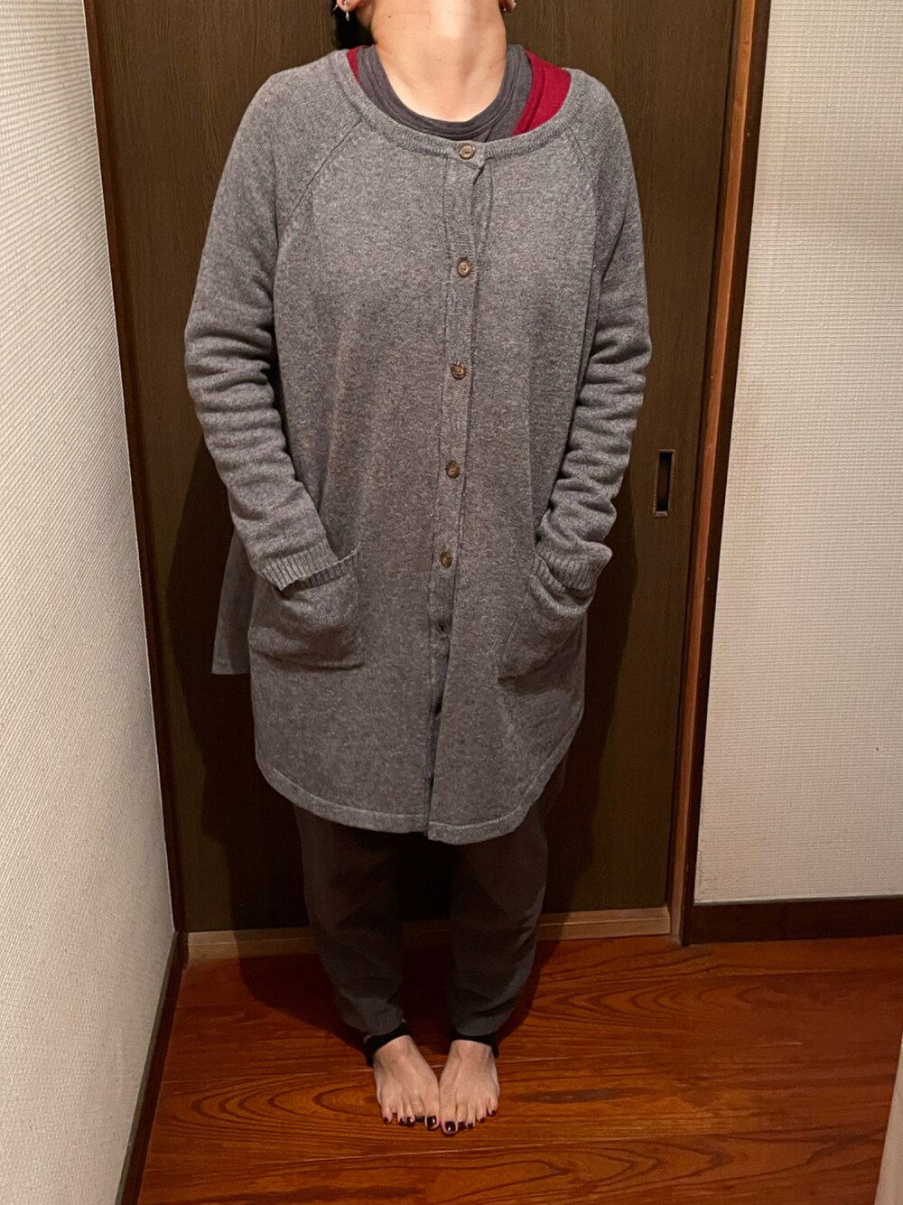 「事務の人、ラッキーカラーはチャコールグレー、10月っっ、火サスならぬ火たつ、19日っ、ラッキーカラーは真紅」｜「しまむらのアイテム（パンツ、グレー系）」を使った、🐸🐸たつきてぃー🧸さん（レディース・162cm）の秋コーディネートの1枚目の写真