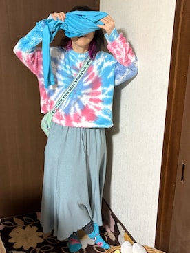 「X-girl（エックスガール）のTIE DYE KNIT TOP（ニット/セーター、ブルー系）」を使った、🐸🐸たつきてぃー🧸さん（レディース・162cm）の春コーディネート