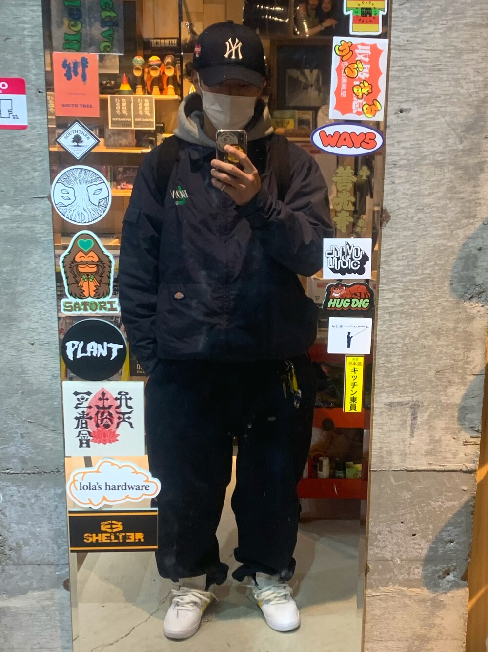 「シンプルコーデ、おしゃれさんと繋がりたい、ネイビー、古着、セットアップ、SK8、skate、スケータースタイル、スケーター、street、streetstyle、ストリート、ストリートコーデ、古着MIX、stylesample」｜「NEW YORK YANKEES × Budweiserのアイテム（キャップ、ブルー系）」を使った、TKKさん（メンズ・174cm）の春コーディネートの1枚目の写真