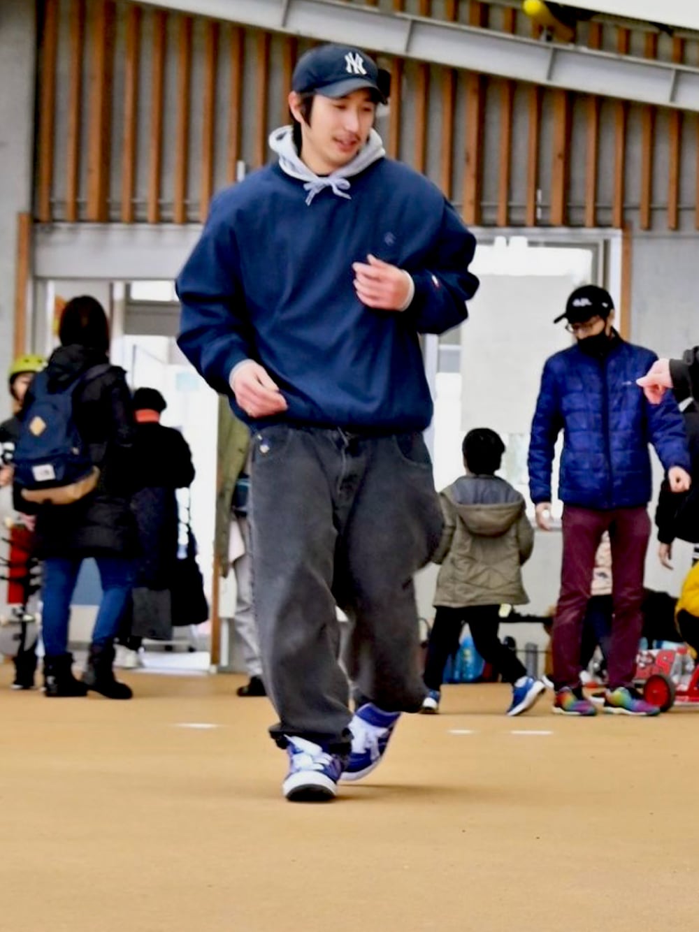 「NEW YORK YANKEES × Budweiserのアイテム（キャップ、ブルー系）」を使った、TKKさん（メンズ・174cm）の夏コーディネートの1枚目の写真