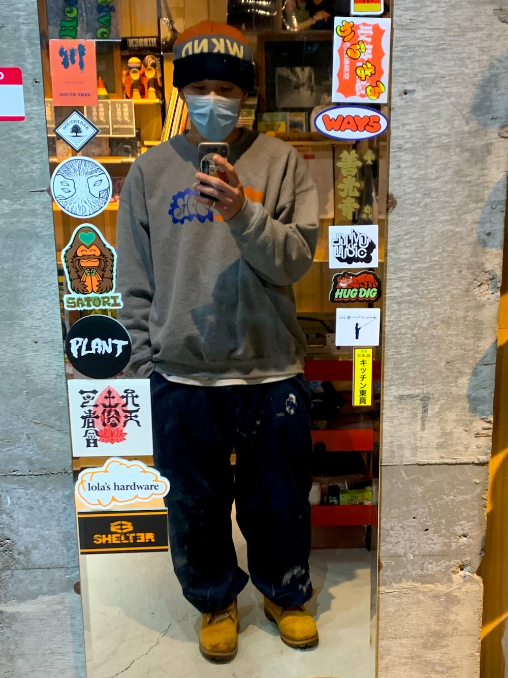 「冬のコーデ、スウェット、いいね、save、フォローお願いします🤑、スケータースタイル、スケーター、SK8、skate、ストリート、ストリートコーデ、street、streetstyle、古着、古着MIX、おしゃれさんと繋がりたい、stylesample」｜「WKND skateboardsのアイテム（ニットキャップ/ビーニー、その他）」を使った、TKKさん（メンズ・174cm）の冬コーディネートの1枚目の写真
