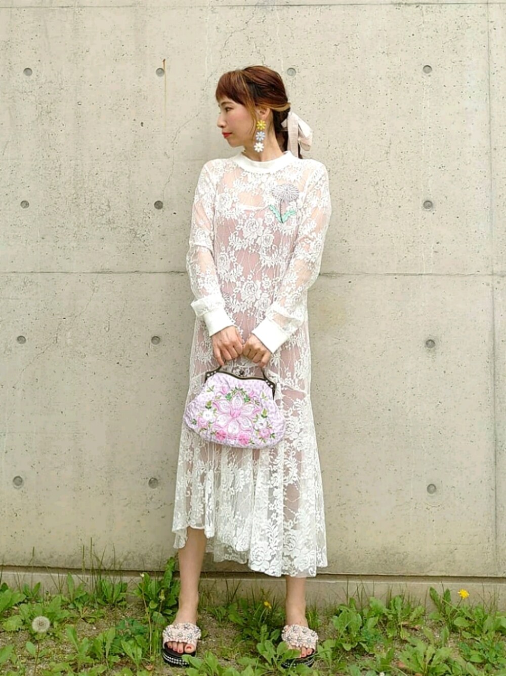 「H&M、ワンピース、キレイめ、ピンク、花柄、シースルー、ヘアアレンジ、プチプラ、ビーズバッグ、ピンクコート」｜「H&Mのアイテム（ピアス（両耳用）、その他）」を使った、K-Sweetさん（レディース・161cm）の夏コーディネートの1枚目の写真