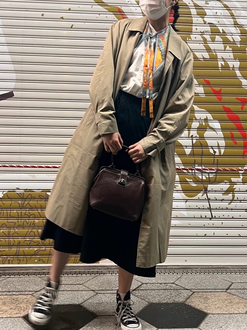 「秋冬コーデ、今日のコーデ、レトロ」｜「UNIQLOのアイテム（スカート、ブラック系）」を使った、菜緒さん（レディース・168cm）の秋コーディネートの1枚目の写真
