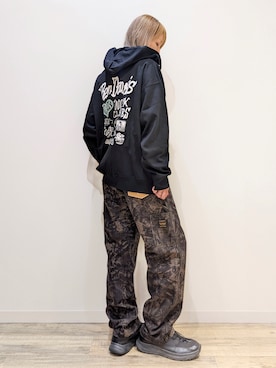 「BEN DAVIS（ベンデイビス）の《店舗人気アイテム》BEN DAVIS バックプリントジップパーカー（Tシャツ/カットソー、ブラック系）」を使った、asukaさん（レディース・168cm）の秋コーディネート