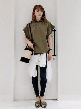 「アイテム（パーカー、グリーン系）」を使った、asukaさん（レディース・168cm）の夏コーディネート