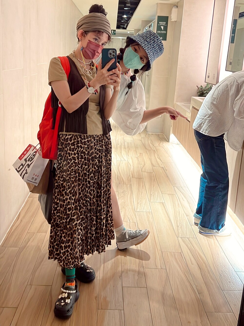 Crocs あおばさん着用 はるろろ｜crocsのサンダルを使ったコーディネート - WEAR