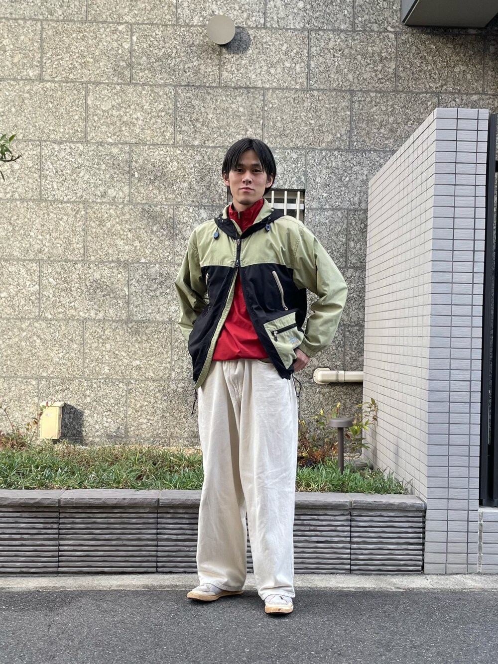 「stussy、stussy outdoor、patagonia、ホワイトデニム、NIKE、古着」｜「STUSSYのアイテム（マウンテンパーカー、ベージュ系）」を使った、アキヲさん（メンズ・172cm）の冬コーディネートの1枚目の写真