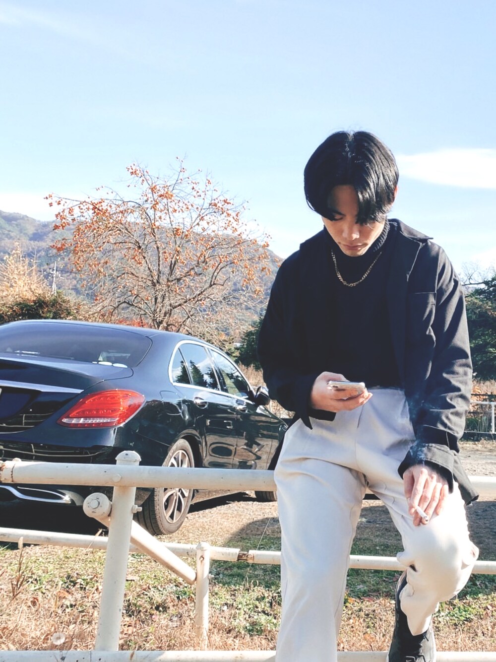 「H&MのH&M - スリムフィット スーツパンツ - ホワイト（その他パンツ、ホワイト系）」を使った、Yoshikiさん（メンズ・170cm）の冬コーディネートの1枚目の写真