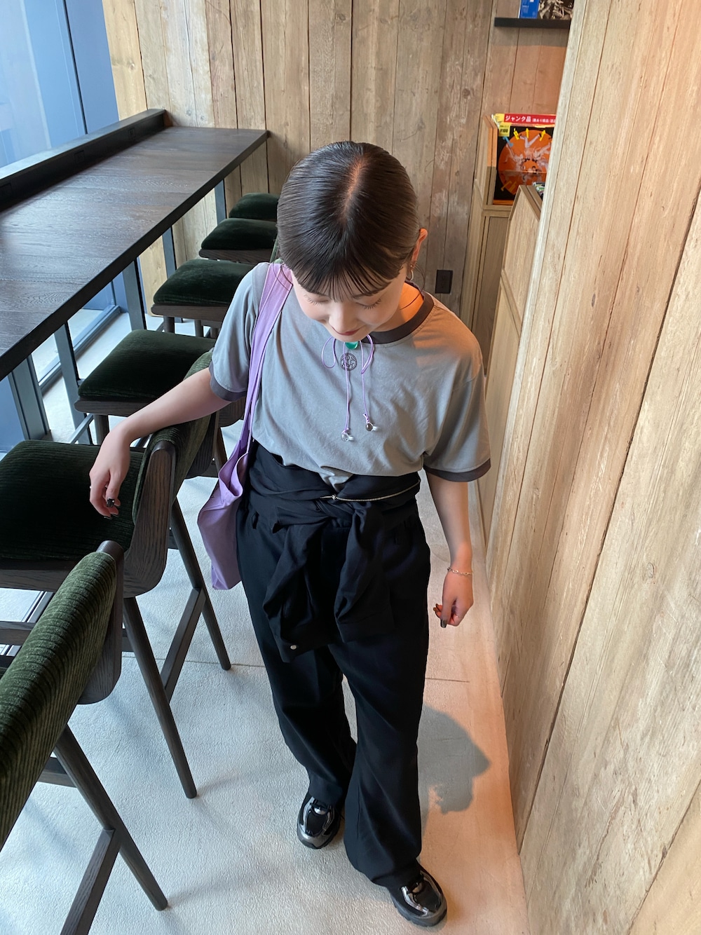 「夏ルックで気分アップ、オトナカジュアル、夏ファッション、お洒落さんとつながりたい、Tシャツ、Tシャツコーデ、ootd、つなぎ」｜「SENSE OF PLACE by URBAN RESEARCHの『別注』さらさ×SENSE OF PLACE　ソフトツイルジャンプスーツ（サロペット/オーバーオール、ブラック系）」を使った、r i k oさん（レディース・152cm）の夏コーディネートの1枚目の写真