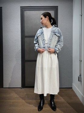 「スリット」｜「アイテム（デニムジャケット）」を使った、Mayu (ALLSAINTS)さん（レディース・167cm）の春コーディネート