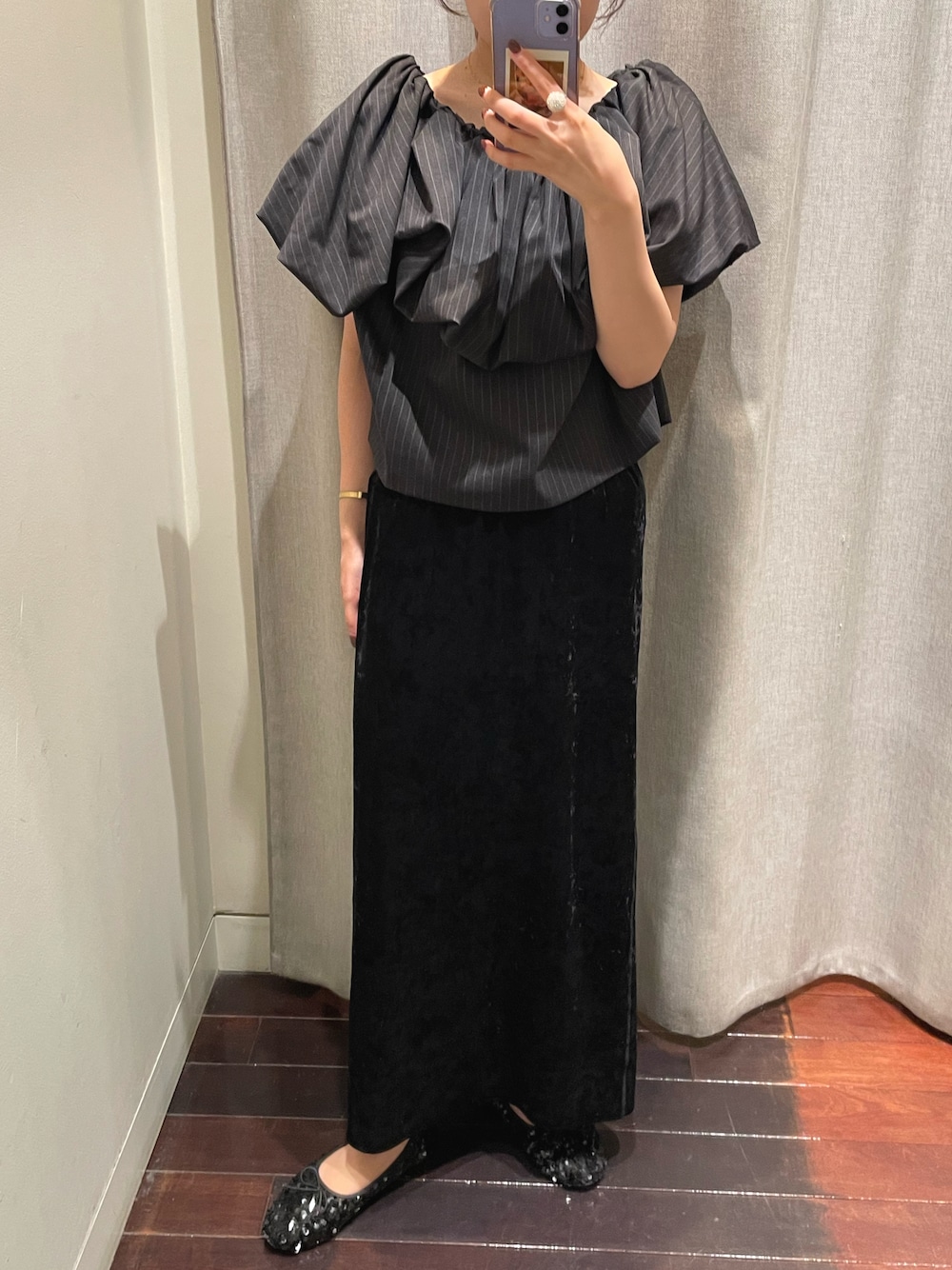 「大人女子、低身長コーデ、スカートコーデ、大人かわいい、カレンテージ、united arrows」｜「CURRENTAGEの【別注】＜CURRENTAGE＞バルーン トップス（シャツ/ブラウス、グレー系）」を使った、MAIKOさん（レディース・154cm）の冬コーディネートの1枚目の写真