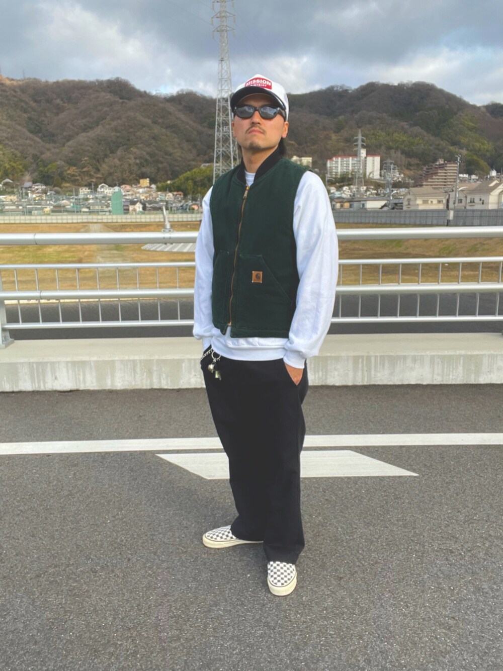 Carharttのダウンベスト（グリーン系）を使った人気ファッション