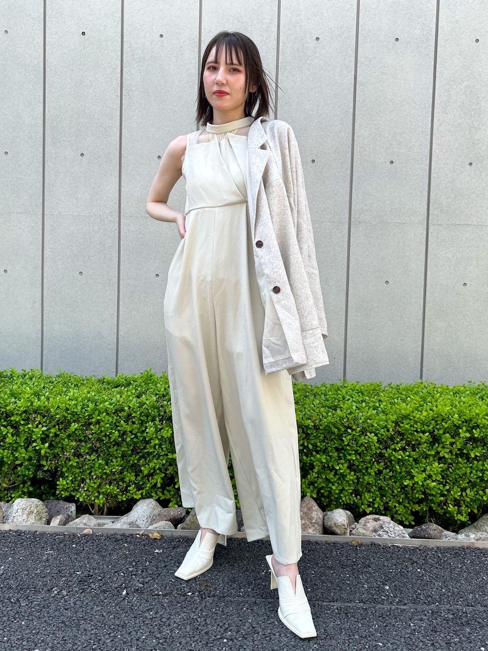 「大人カジュアル、お出かけコーデ、プチプラ、淡色コーデ、シンプルコーデ、今日のコーデ、キレイめコーデ、春服、春カラー、おでかけコーデ、春服コーデ、シンプル・ベーシック、モードカジュアル、オフィススタイル、オケージョン」｜「Settimissimoのリネンタッチ オーガンジー ドッキング オールインワン（つなぎ/オールインワン、ホワイト系）」を使った、Settimissimoさん（骨格ウェーブ・レディース・162cm）の春コーディネートの1枚目の写真