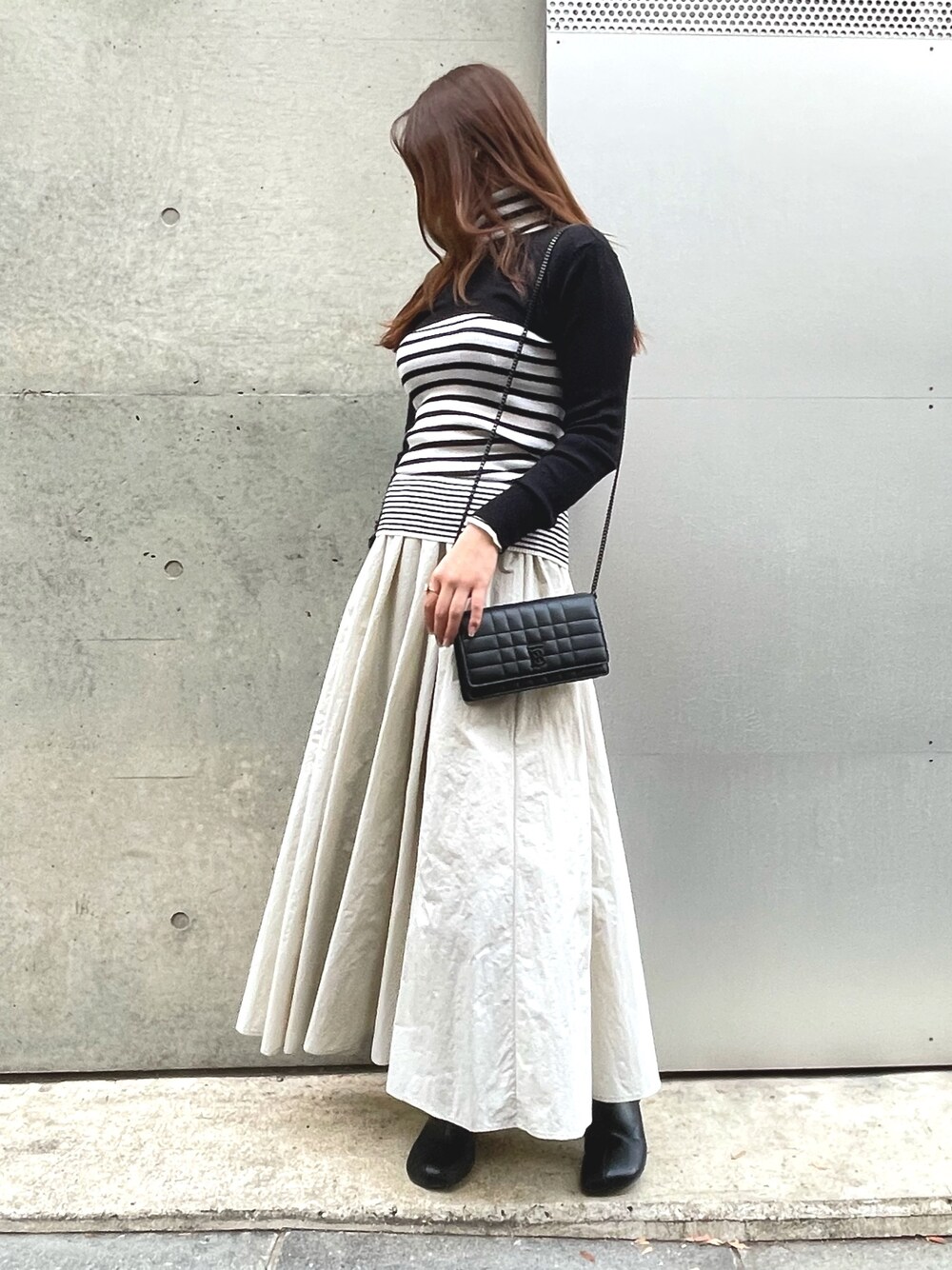 BURBERRYのバッグを使った人気ファッションコーディネート