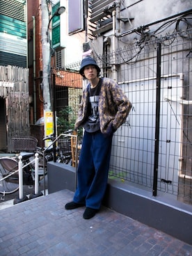 「clarks」｜「アイテム（スウェット）」を使った、Noro Yuiさん（メンズ・176cm）の秋コーディネート