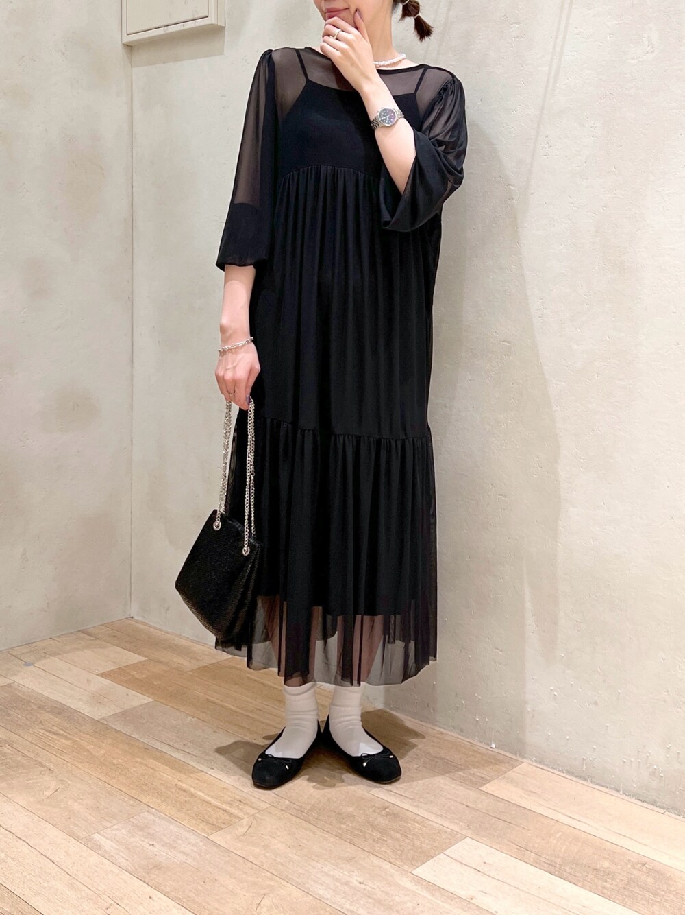 「シンプル、ワントーンコーデ、ブラック、オケージョン、結婚式、メタリック、バレエシューズ、チャオパニックティピー(CIAOPANIC TYPY)、高身長女子、骨格ウェーブ、30代」｜「CIAOPANIC TYPYの【2WAY】シアーネットレースワンピース（ワンピース、ブラック系）」を使った、タカシマさん（レディース・169cm）の秋コーディネートの1枚目の写真