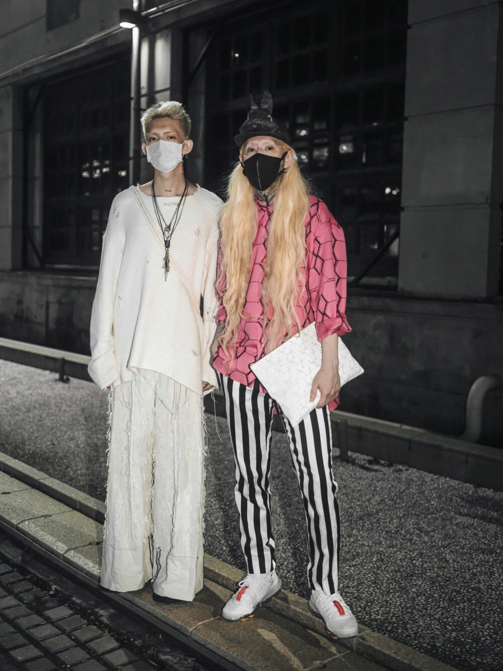 「VIVETTA、JOHN LAWRENCE SULLIVAN、NIKE、UNDER COVER、pink、ootd、街頭穿搭、WEARBOOKエントリー」｜「UNDERCOVERのアイテム（ビジネスバッグ、ホワイト系）」を使った、chuckle掐口さん（メンズ・170cm）の冬コーディネートの1枚目の写真