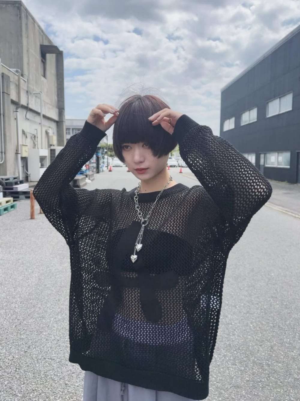 「AIVERのAIVER　綿麻Aメッシュニット（ニット/セーター、ブラック系）」を使った、AIVERさん（レディース・158cm）の夏コーディネートの1枚目の写真