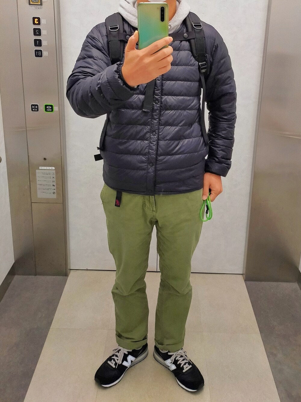「UNIQLOのアイテム（パーカー、グレー系）」を使った、のぶろうさん（メンズ・170cm）の秋コーディネートの1枚目の写真