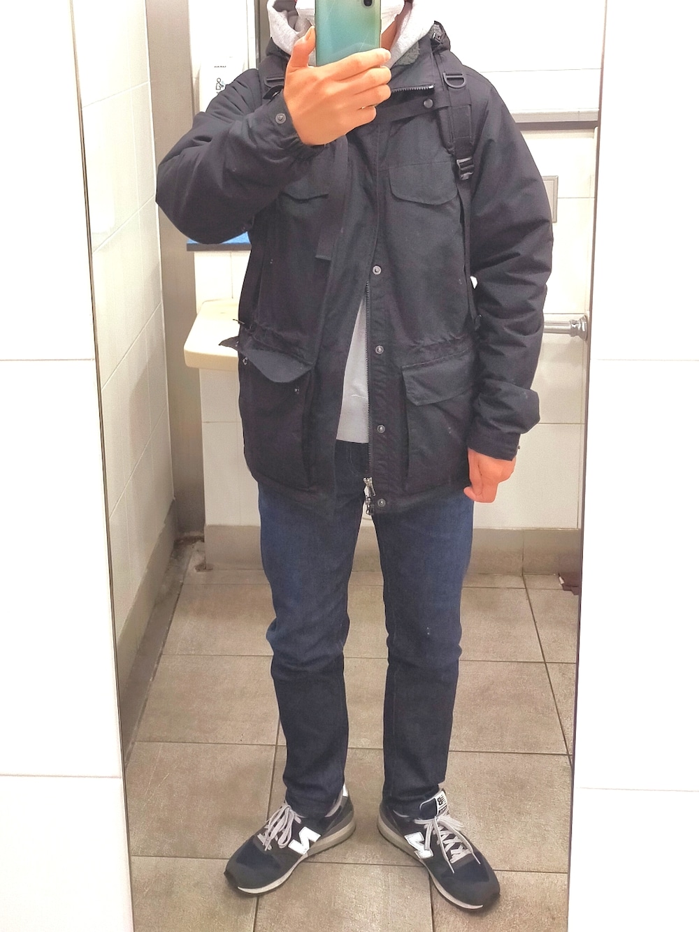 「UNIQLOのアイテム（パーカー、グレー系）」を使った、のぶろうさん（メンズ・170cm）の春コーディネートの1枚目の写真