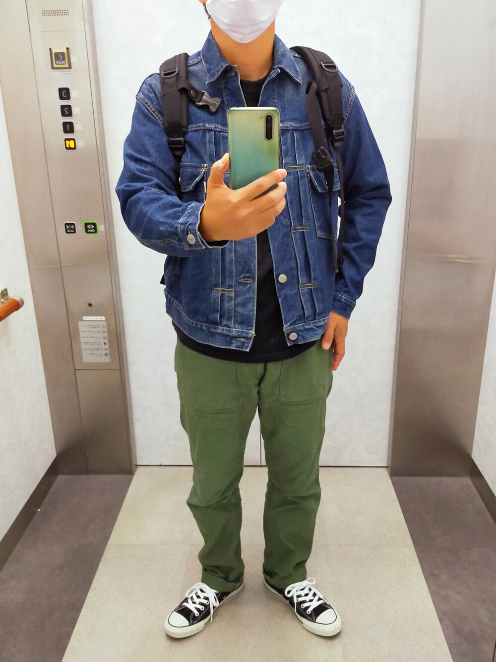 「GREGORYのGREGORY グレゴリー CLASSIC クラシック DAYPACK デイパック 651691041 リュック バックパック アウトドア ユニセックス（バックパック/リュック、ブラック系）」を使った、のぶろうさん（メンズ・170cm）の秋コーディネートの1枚目の写真