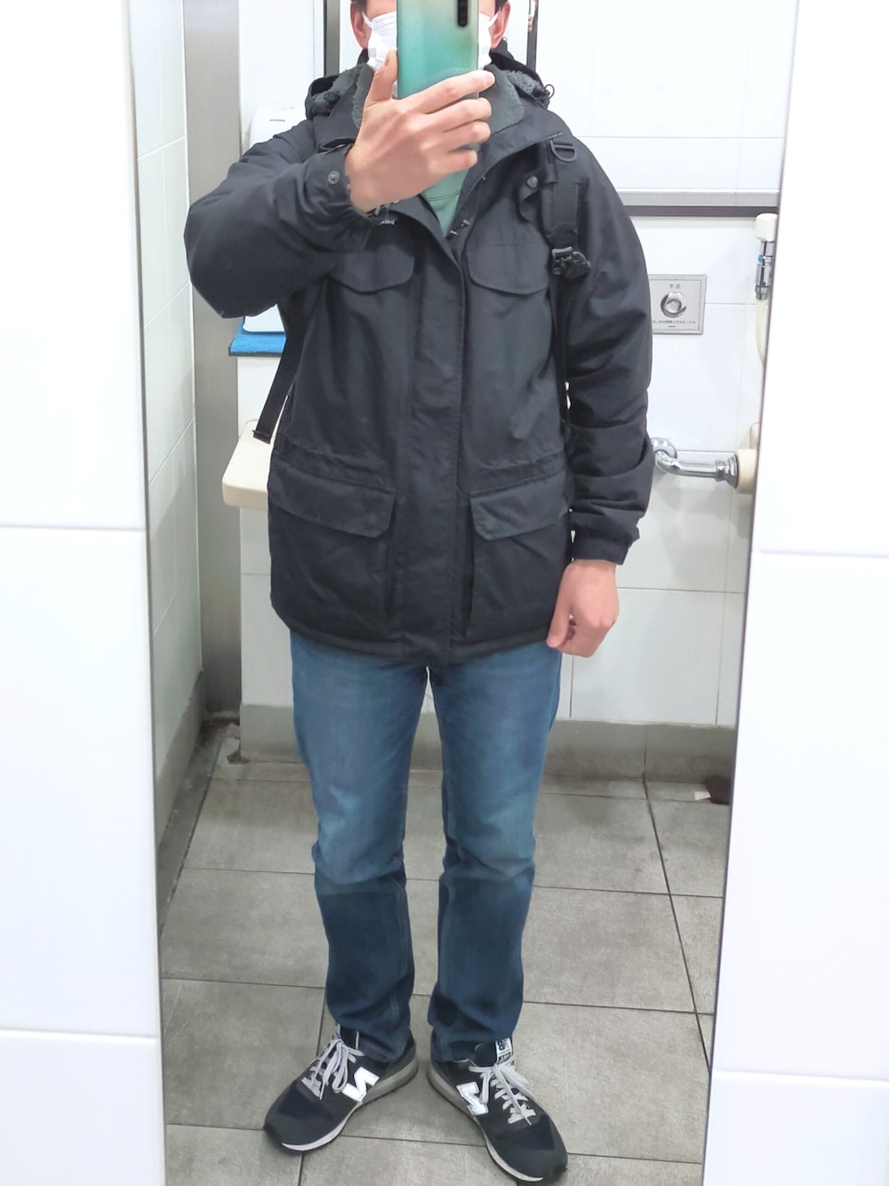 「Levi'sのアイテム（デニムパンツ、ブルー系）」を使った、のぶろうさん（メンズ・170cm）の冬コーディネートの1枚目の写真