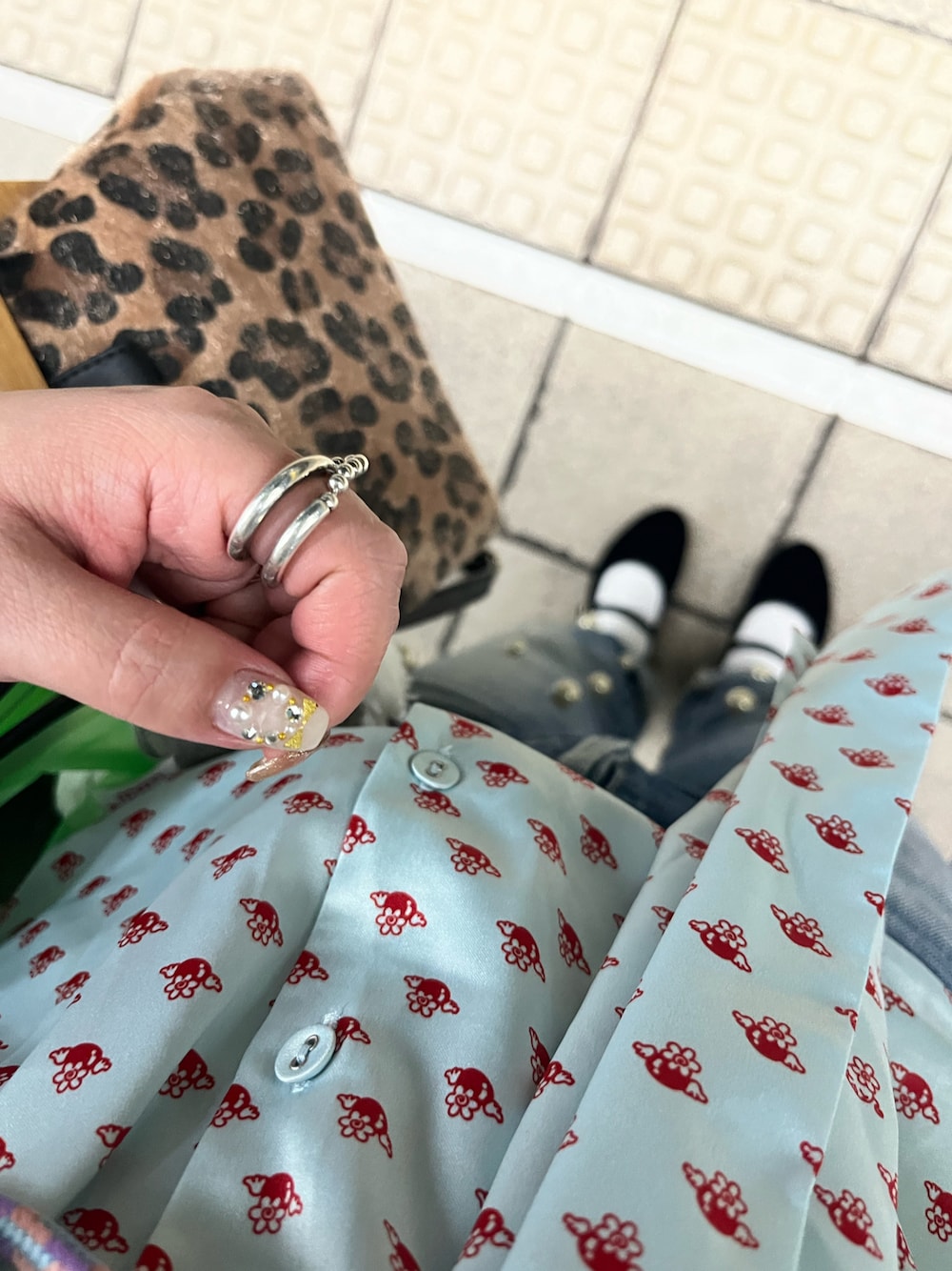 「Tu es mon TRESORのTu es mon TRESOR ビックパールジーンズ（デニムパンツ、ブルー系）」を使った、ssakiixxxさん（レディース）の夏コーディネートの1枚目の写真