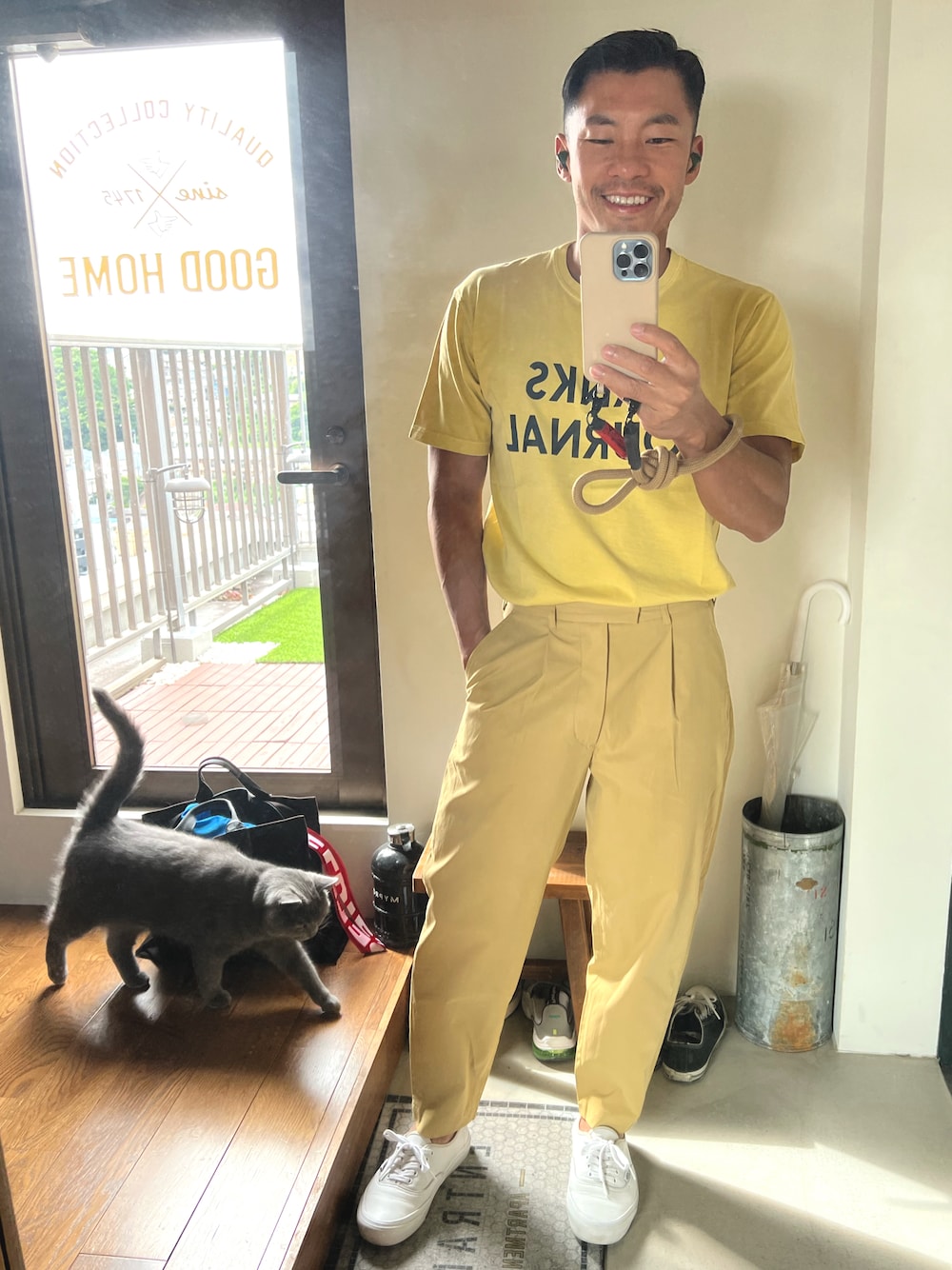 「夏コーデ、黄色コーデ、banks、banksjournal、FRED PERRY、ベージュコーデ、80sfashion、80's」｜「FRED PERRYのCropped Trouser（その他パンツ、イエロー系）」を使った、ハチさん（メンズ・162cm）の夏コーディネートの1枚目の写真