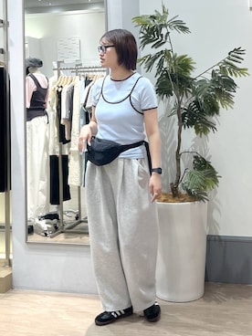 「LOWRYS FARM（ローリーズファーム）のカットイージーコクーンパンツ　292362（スウェットパンツ、グレー系）」を使った、SAKOさん（レディース・160cm）の春コーディネート