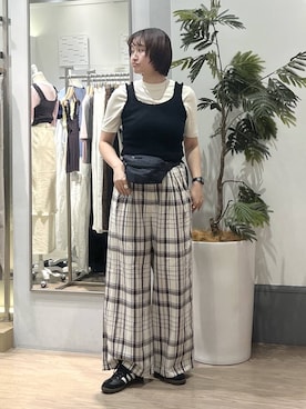 「LOWRYS FARM（ローリーズファーム）のソフリネンワイドパンツ 621564（スラックス、ベージュ系）」を使った、SAKOさん（レディース・160cm）の春コーディネート