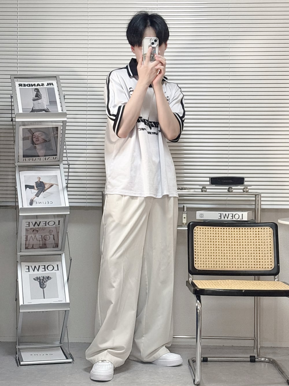 「夏コーデ、韓国ファッション、ホワイトコーデ、スニーカー、モノトーン」｜「Rocky Monroeのセンタープレス 2タック ワイドストレートスラックスパンツ（スラックス、ホワイト系）」を使った、SHOTAさん（メンズ・176cm）の夏コーディネートの1枚目の写真