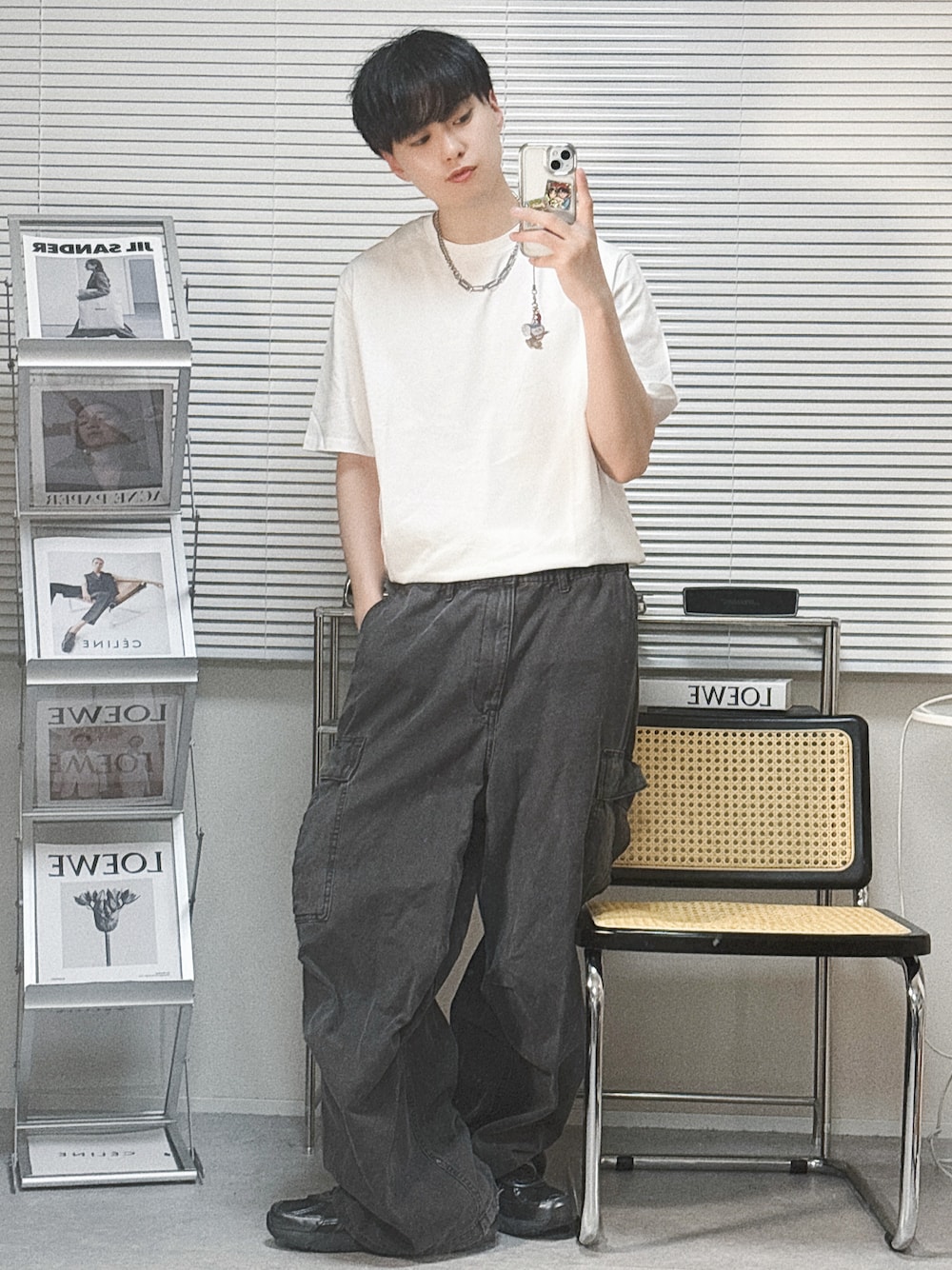 「夏コーデ、半袖、GU、カーゴパンツ、デニム、シンプル、スニーカー」｜「WYM LIDNMのEXTRA FINE COTTON BASIC TEE -SLIM CROPPED FIT-（Tシャツ/カットソー、ホワイト系）」を使った、SHOTAさん（メンズ・176cm）の夏コーディネートの1枚目の写真
