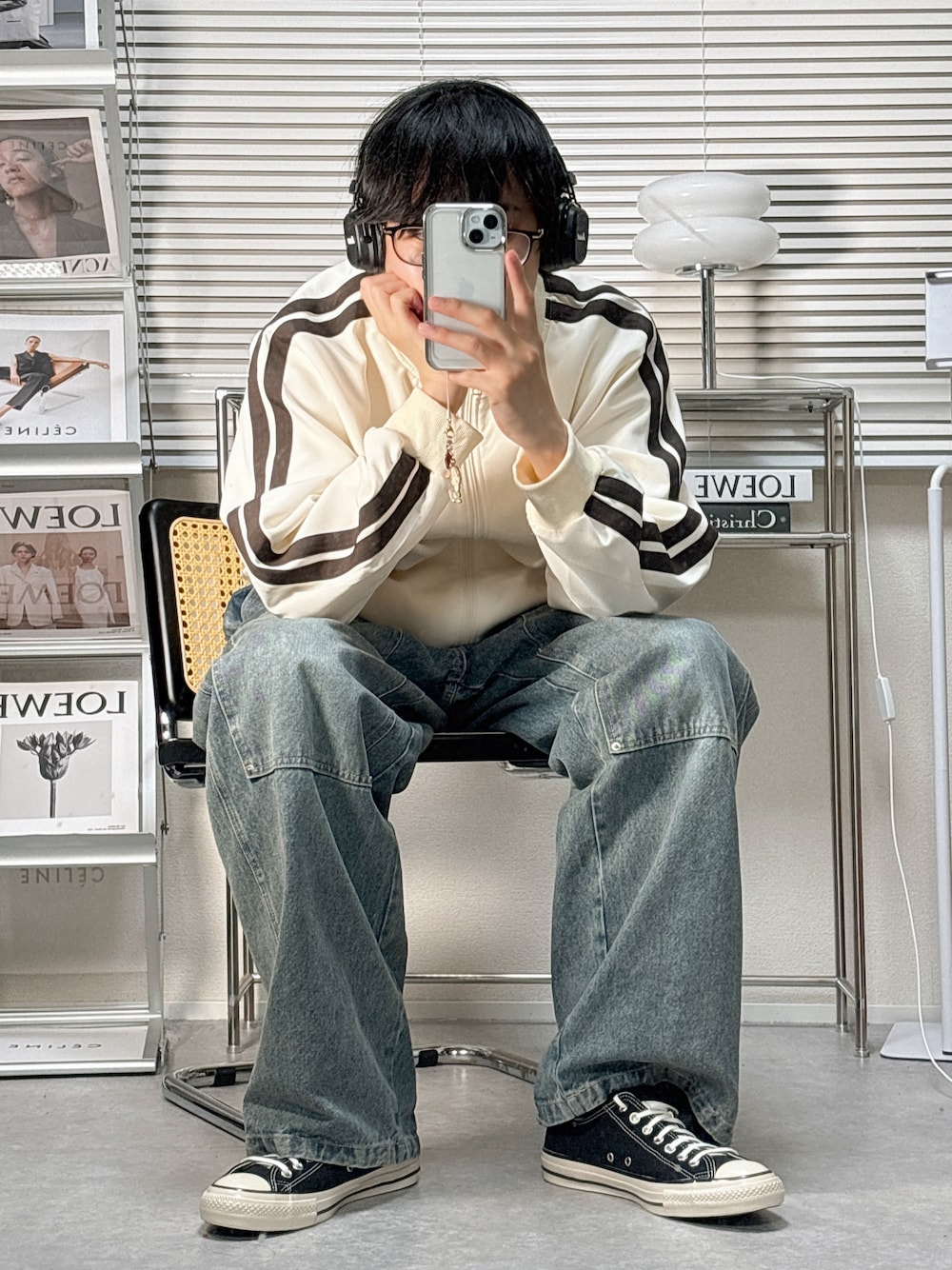 「春コーデ、トラックジャケット、デニム、スニーカー、メガネ男子、休日スタイル、春服コーデ、きれいめカジュアル、韓国ファッション、おでかけコーデ、ストリート」｜「3.3 Field Trip の3.3 Field Trip／ダブルニーデニム2（デニムパンツ、ブルー系）」を使った、SHOTAさん（メンズ・176cm）の春コーディネートの1枚目の写真