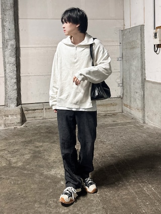 「WYM LIDNM(ウィム バイ リドム)のEMBOSSED SOFT GLOW SHOULDER BAG(ショルダーバッグ)」を使った、SHOTAさん(メンズ・176cm)の秋コーディネート
