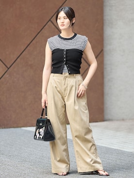 「IENA（イエナ）のBLACK コットンチノパンツ（Chinos、ベージュ系）」を使った、rioさん（レディース）の夏コーディネート