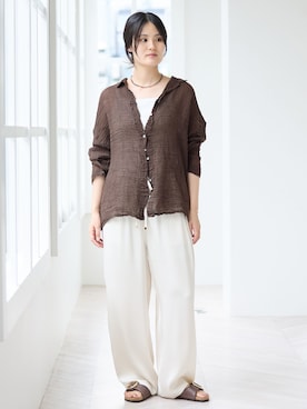 「IENA（イエナ）の《接触冷感/UVカット》サテンワイドイージーパンツ（Pants、ホワイト系）」を使った、rioさん（レディース）の夏コーディネート