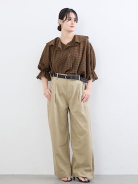 「IENA（イエナ）のBLACK コットンチノパンツ（Chinos、ベージュ系）」を使った、rioさん（レディース）の夏コーディネート