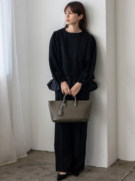 「No Rule No Line（ノール－ルノーライン）のセンタープレスタックストレートパンツ（スラックス、ブラック系）」を使った、VitaFeliceさん（レディース・169cm）の春コーディネート