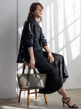 「VitaFelice（ヴィータフェリーチェ）のカットジャガードフラワーシアーシャツ 春服（シャツ/ブラウス、ブラック系）」を使った、VitaFeliceさん（レディース・169cm）の春コーディネート
