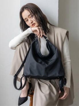 「VitaFelice（ヴィータフェリーチェ）の【1秒でリュック⇔ショルダーバッグ】ソフト3WAYリュックサック 【肩がけ/斜めがけ/リュック】マルチウェイ トート 通勤 きれいめ ナイロン 大容量（バックパック/リュック、ブラック系）」を使った、VitaFeliceさん（レディース・166cm）の秋コーディネート