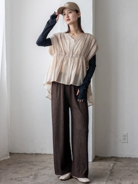 「VitaFelice（ヴィータフェリーチェ）のリラックスプリーツパンツ（その他パンツ、ブラウン系）」を使った、VitaFeliceさん（レディース・169cm）の春コーディネート