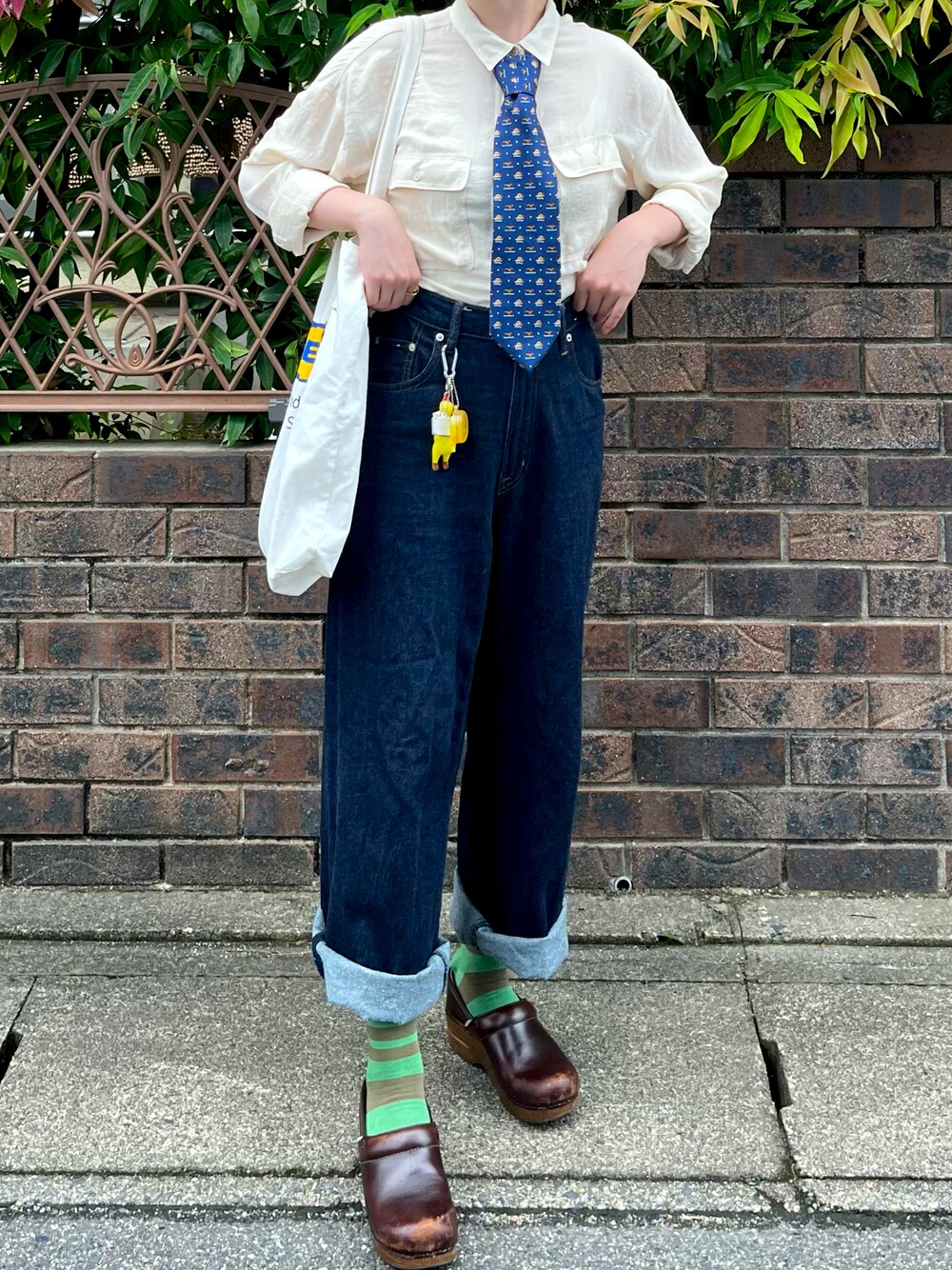 「AMERICAN HOLICのアイテム（デニムパンツ、ブルー系）」を使った、shinka____さん（レディース・155cm）の秋コーディネートの1枚目の写真