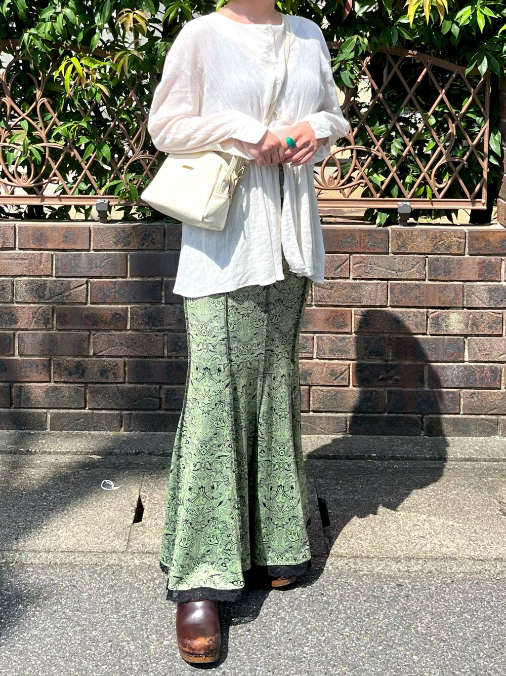 「不明のアイテム（シャツ/ブラウス、ホワイト系）」を使った、shinka____さん（レディース・155cm）の秋コーディネートの1枚目の写真