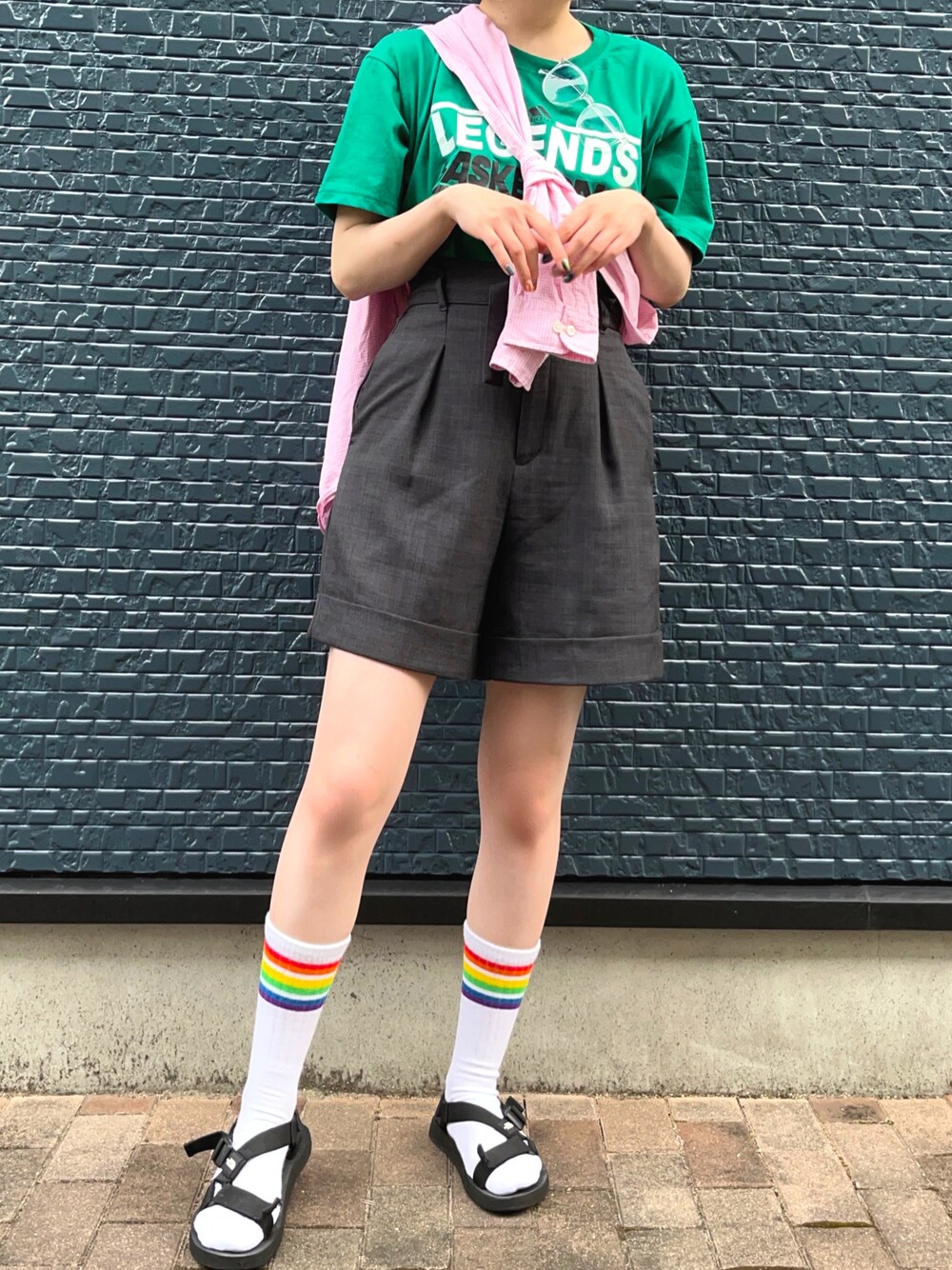 「GUのアイテム（パンツ、グレー系）」を使った、shinka____さん（レディース・155cm）の夏コーディネートの1枚目の写真